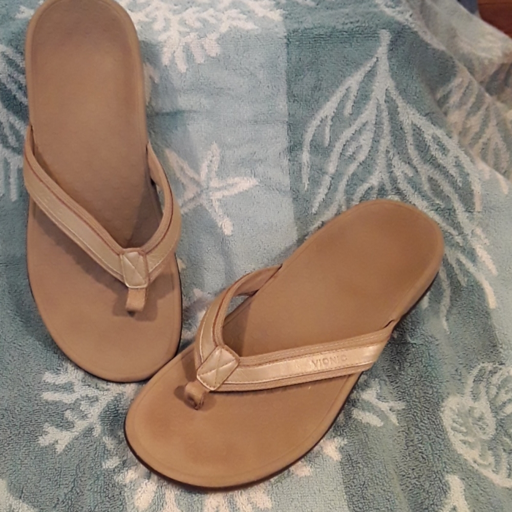 Vionic flip flops